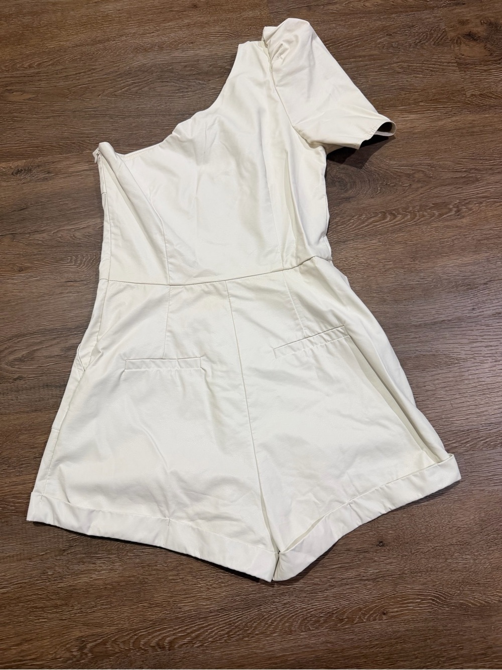 TCEC Ivory Faux Leather One Shoulder Romper Size Medium - Picture 5 of 6